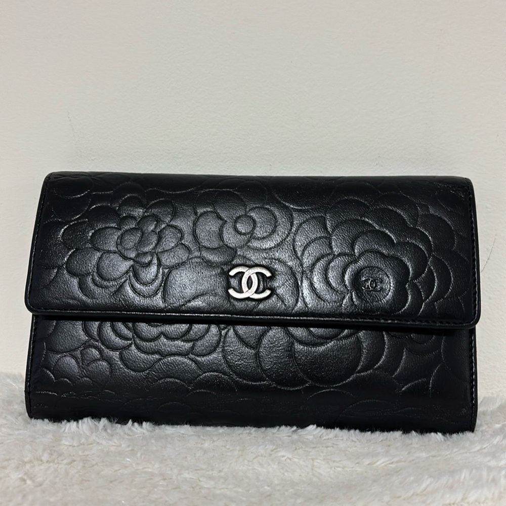 Chanel Authentic Large Black Leather Wallet Camellia Flowers - Picture 1 of 16